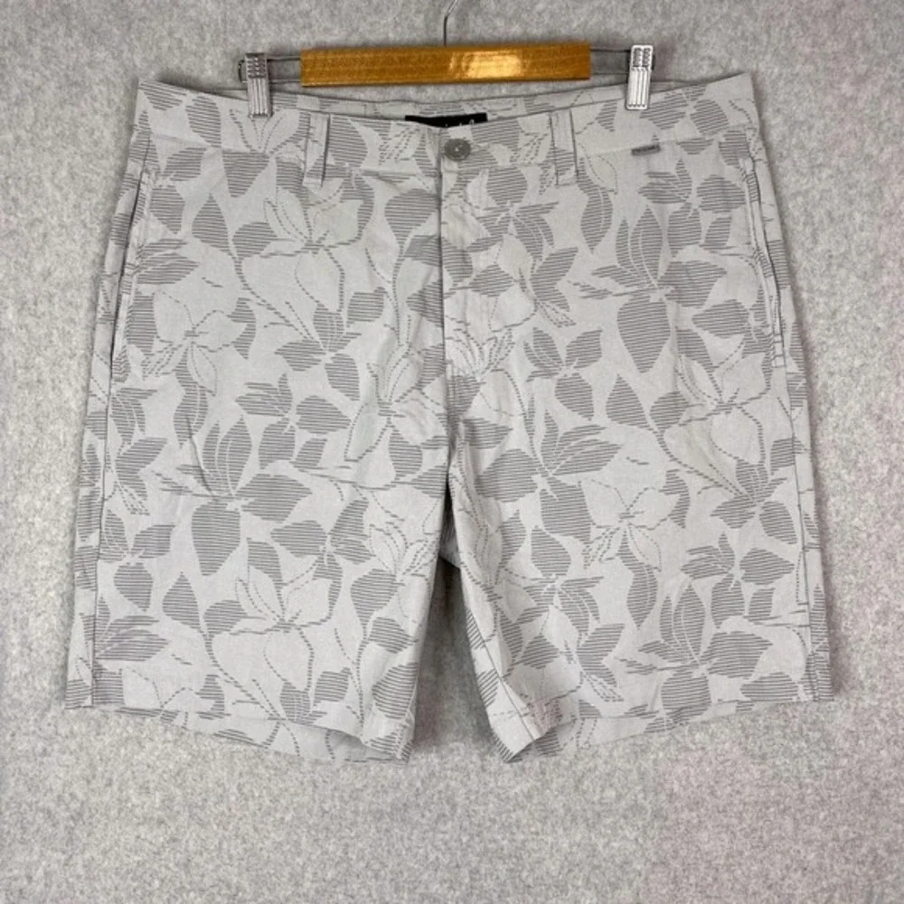 Travis Mathew Shorts Mens 38 Golf Heather Microchip Haole Boy Performance Chino‎